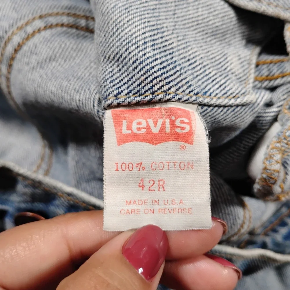 Vintage Levis 70506 0216 Mens Light Wash Denim Trucker Jacket Made in USA 42R